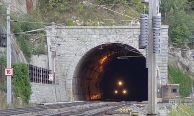 В швейцарии открылся самый длинный и самый глубокий тоннель в мире Знаменитый автодорожный туннель мира франция италия